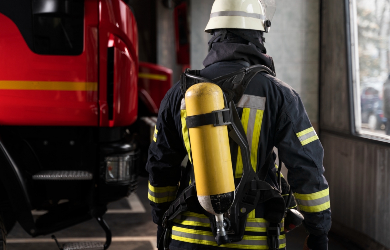 Ratownicze działania straży pożarnej na ulicy Brzozowskiej w Krościenku Wyżnym