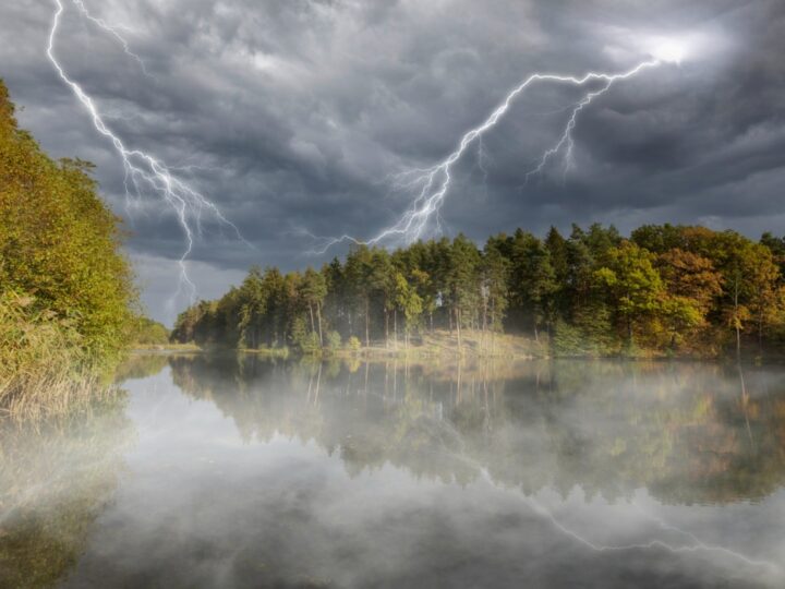Wojewódzkie Centrum Zarządzania Kryzysowego w Rzeszowie alarmuje o potencjalnych burzach na Podkarpaciu