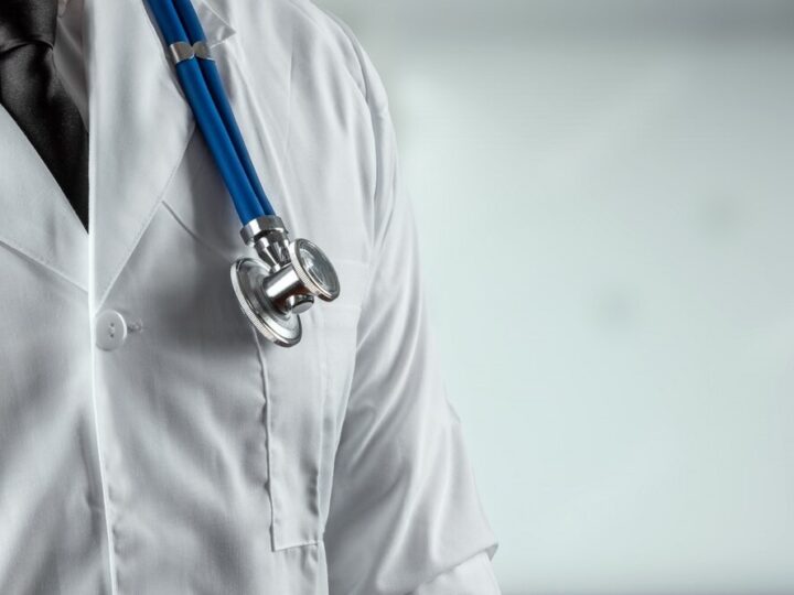 Bezpieczne przedszkole: Policjanci uczą dzieci zasad ruchu drogowego