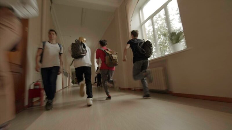 Mundury i sprawność: Policyjne warsztaty dla licealistów w Rymanowie
