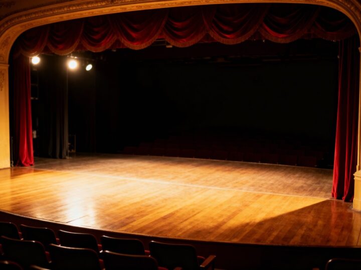 Frycek i czerwone serduszko: dzieci zachwycone edukacyjnym spektaklem w Korczynie