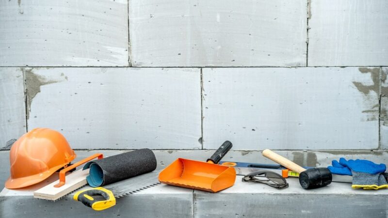 Pierwsi mieszkańcy odbierają klucze do mieszkań w nowym osiedlu w Niżnej Łące