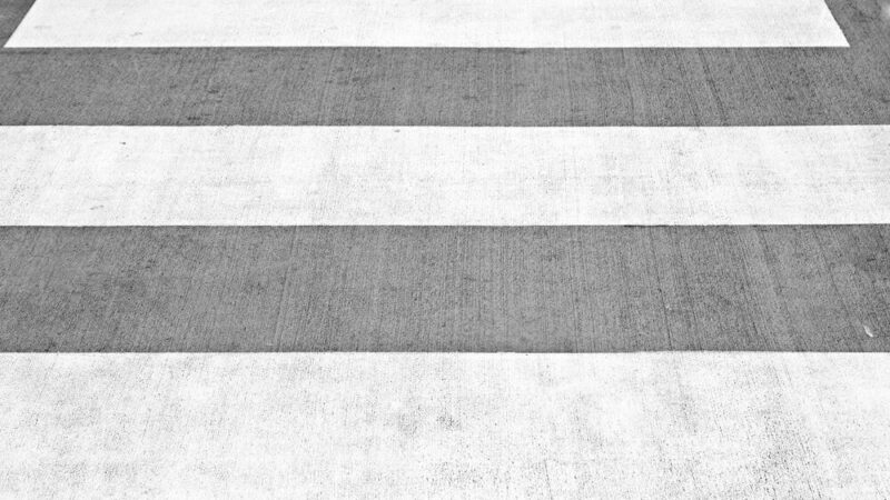 Dwa incydenty w Dukli: potrącenie pieszego i plama ropy do usunięcia