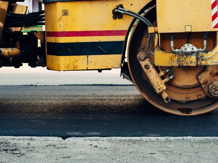 Zalesie z nową nawierzchnią: Remont drogi zakończony sukcesem