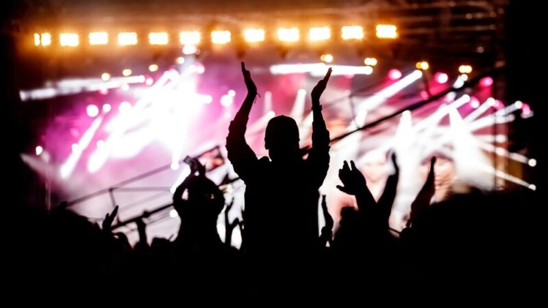 Karnawał w Krośnie: Śpiewaj i tańcz z Studio Piosenki Swing!