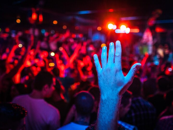 Karnawałowy koncert „Śpiewaj i tańcz” w Krośnie: przygotuj się na błysk i cekiny!