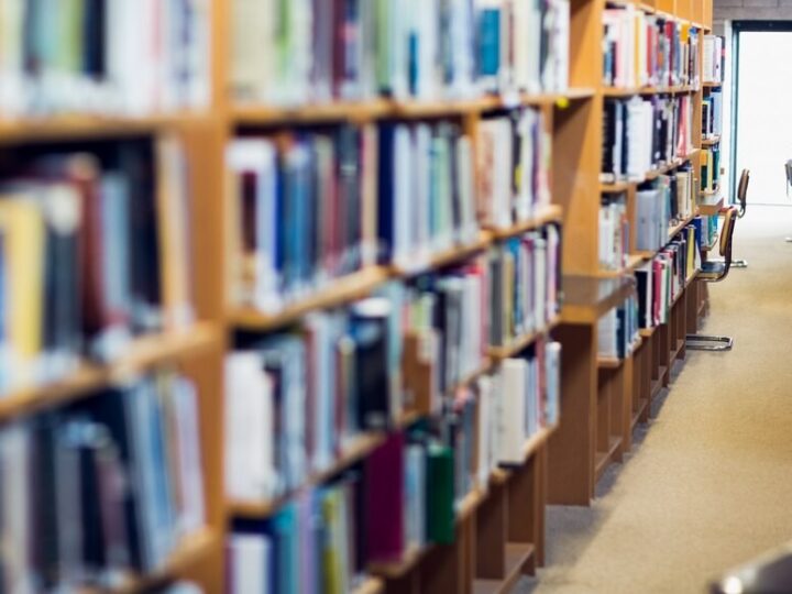 Biblioteki w Miejscu Piastowym: Rekordowy wzrost czytelników i wypożyczeń!