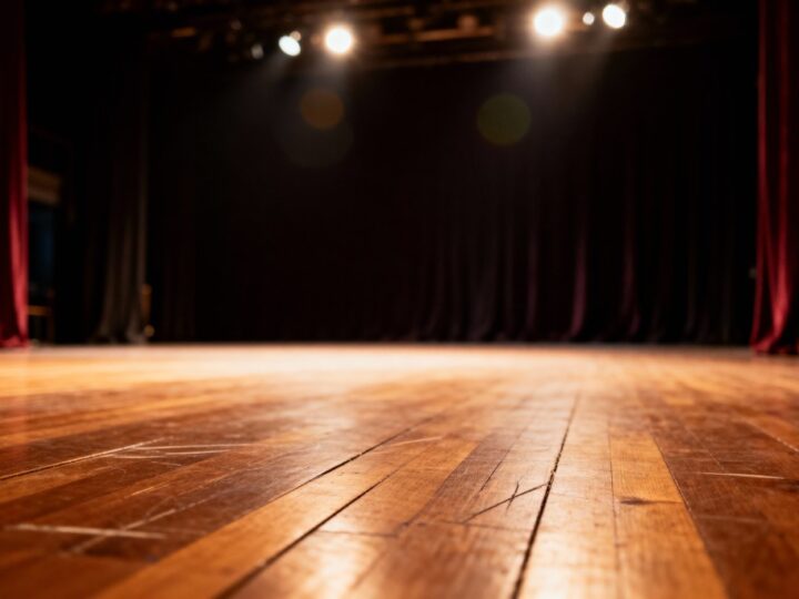 Odkryj magiczny świat „Alicji po drugiej stronie lustra” w teatrze