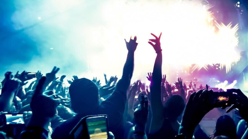 Karnawałowa zabawa dla dzieci w Jedliczu: tańce, radość i wspaniałe atrakcje!