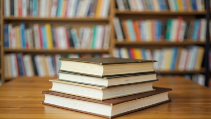 Zatrzymaj się przy poezji Urszuli Ciuby w Komborni – odkryj magię wierszy