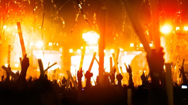 Zanurz się w relaksie: Sensoryczny koncert duetu Światłonoc