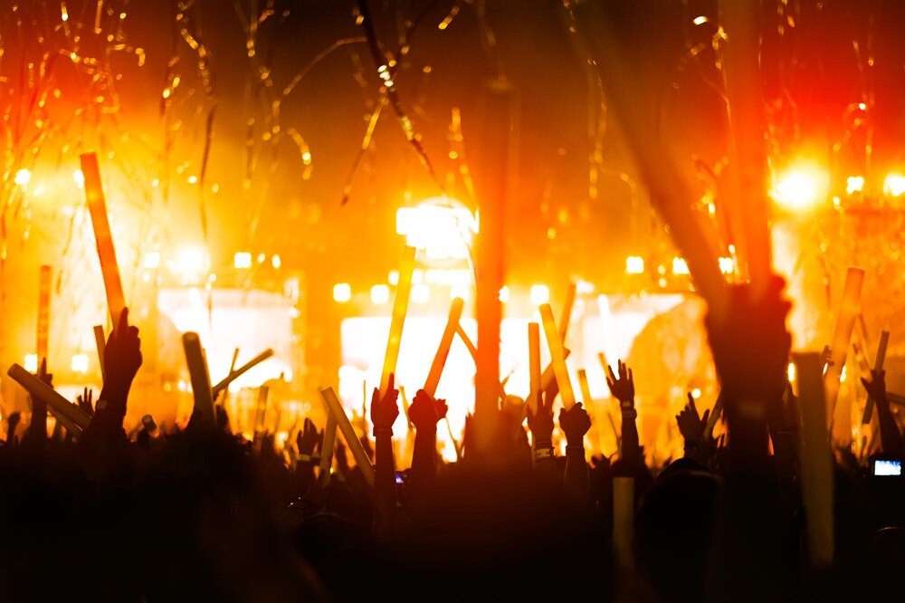 Zanurz się w relaksie: Sensoryczny koncert duetu Światłonoc