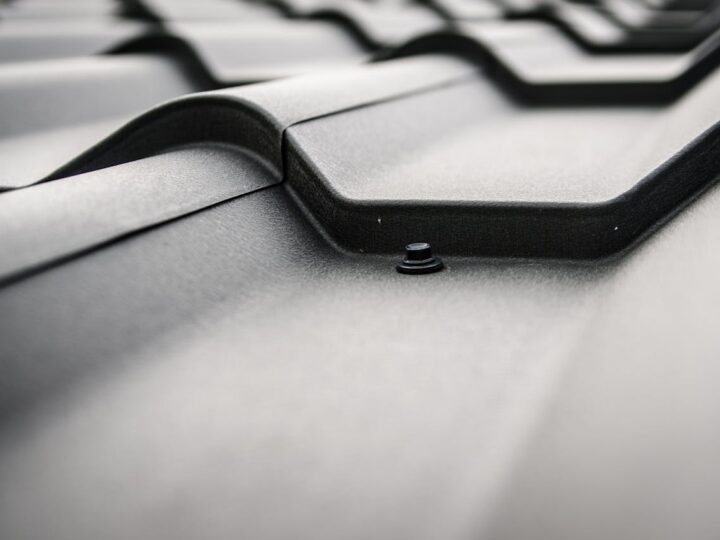 Ile kosztują pokrycia dachowe w 2026 roku?