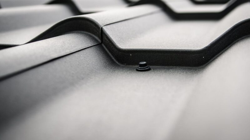 Ile kosztują pokrycia dachowe w 2026 roku?