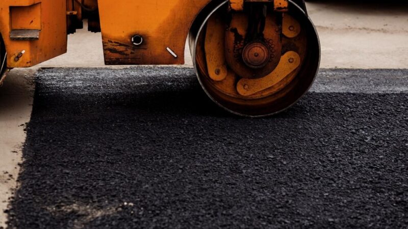Przebudowa drogi w Żarnowcu: umowa podpisana na nowy odcinek