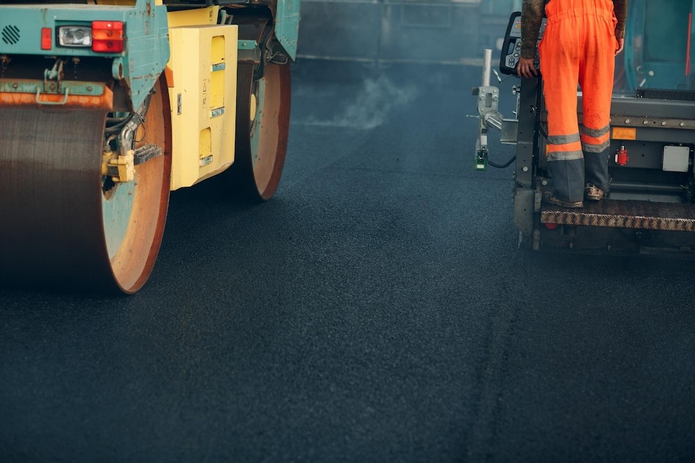 Asfaltowe modernizacje w gminie Miejsce Piastowe – 1,3 mln zł na nowe drogi!
