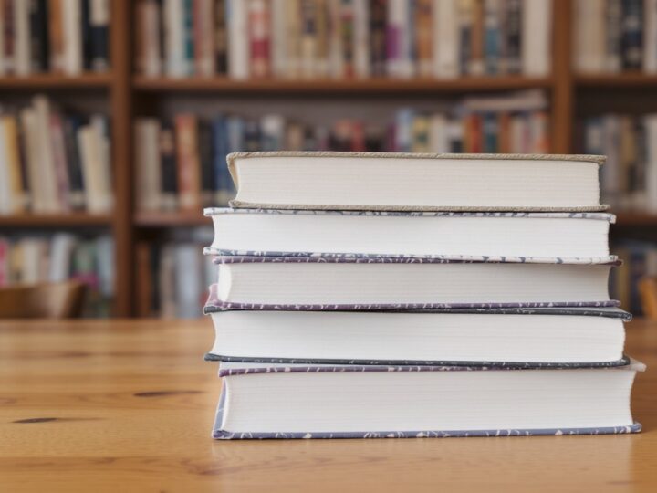 Deszczowe dni z nowymi książkami w Krośnieńskiej Bibliotece!