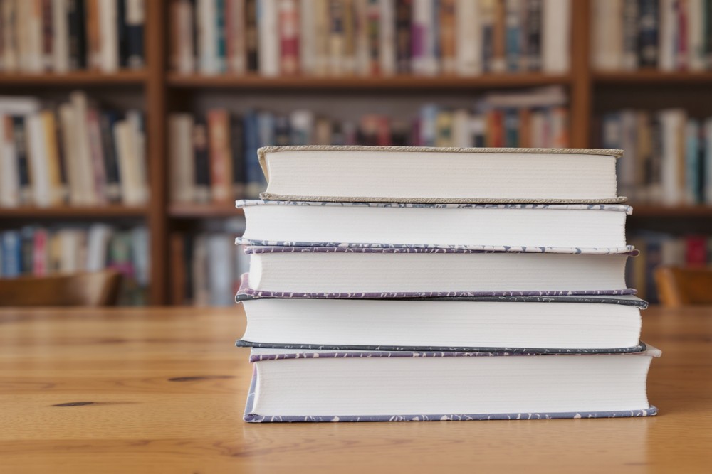 Deszczowe dni z nowymi książkami w Krośnieńskiej Bibliotece!