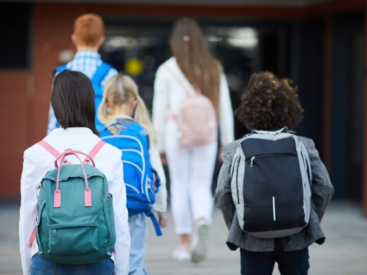 Twórcze wakacje w BWA Krosno: Artystyczna podróż „Dookoła świata” dla dzieci