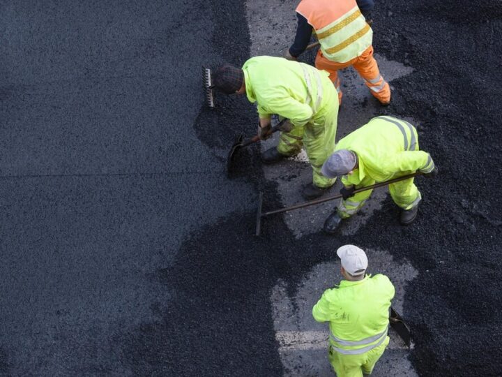 Przebudowa drogi w Bajdach: Nowe utwardzone pobocza dla bezpieczeństwa pieszych