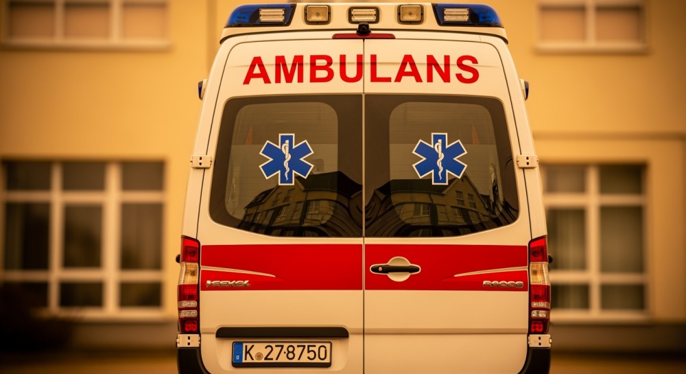 Policjanci wybili szybę, aby uratować 2,5-letnią dziewczynkę uwięzioną w samochodzie