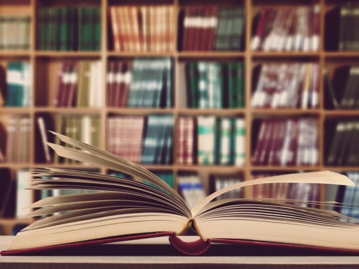 Krośnieńskie ASY zyskują nowe miejsce w bibliotece – spotkania seniorów trwają!