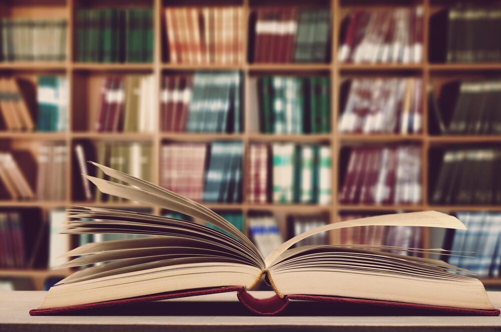 Krośnieńskie ASY zyskują nowe miejsce w bibliotece – spotkania seniorów trwają!